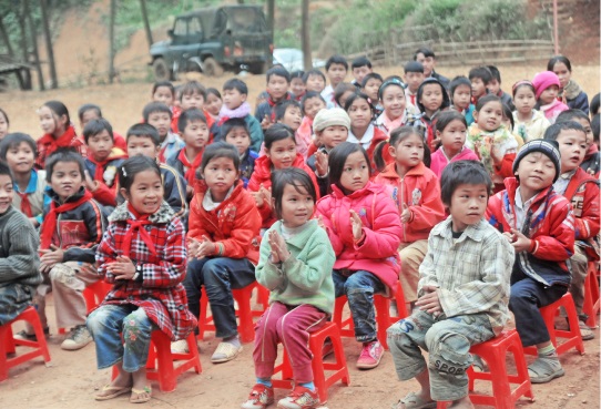 Video giúp đỡ trẻ em vùng cao